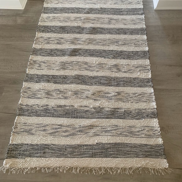SOLD ! Runner/Area Rug. NWOT - Picture 2 of 14
